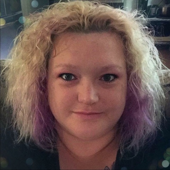 Meet your Posher, Stephanie - Picture 5 of 5